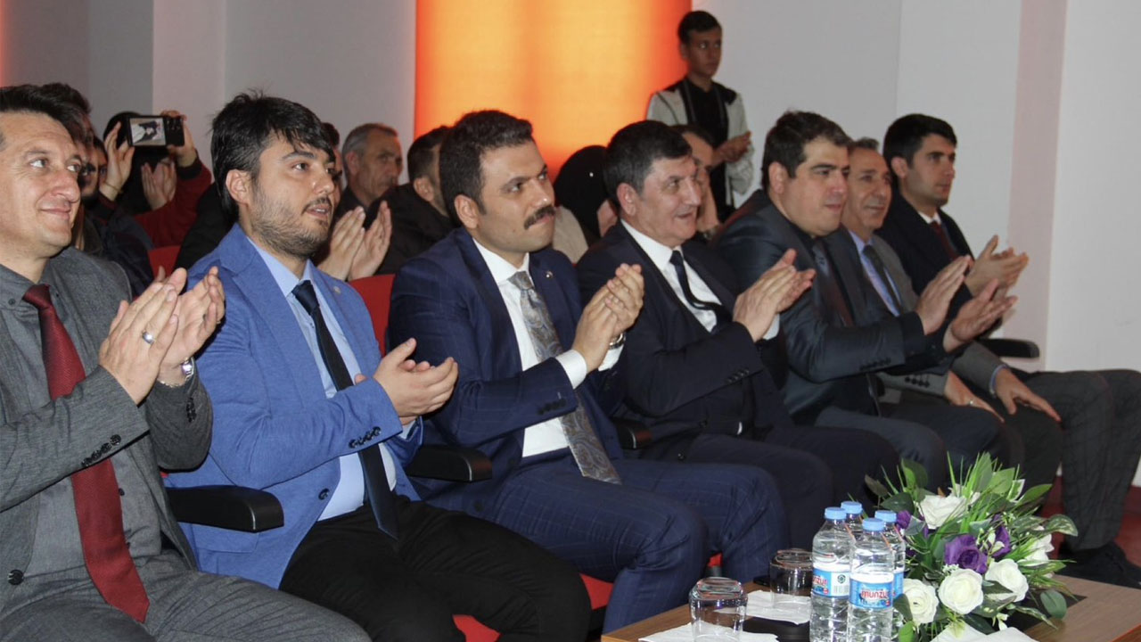 Karlıova Tiyatro2