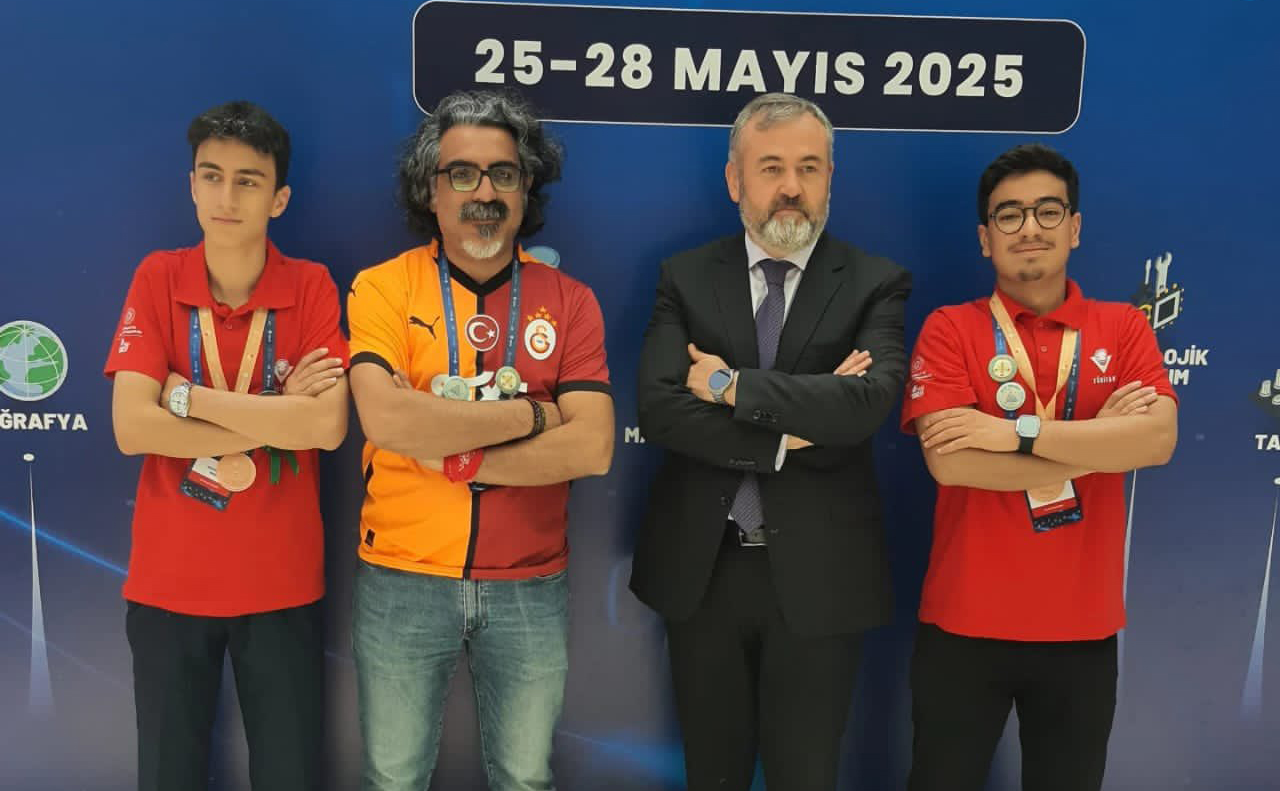 Görme Engelli̇ler İçi̇n Geli̇şti̇rdi̇kleri̇ Proje Üçüncülük Ödülü Aldi (1)