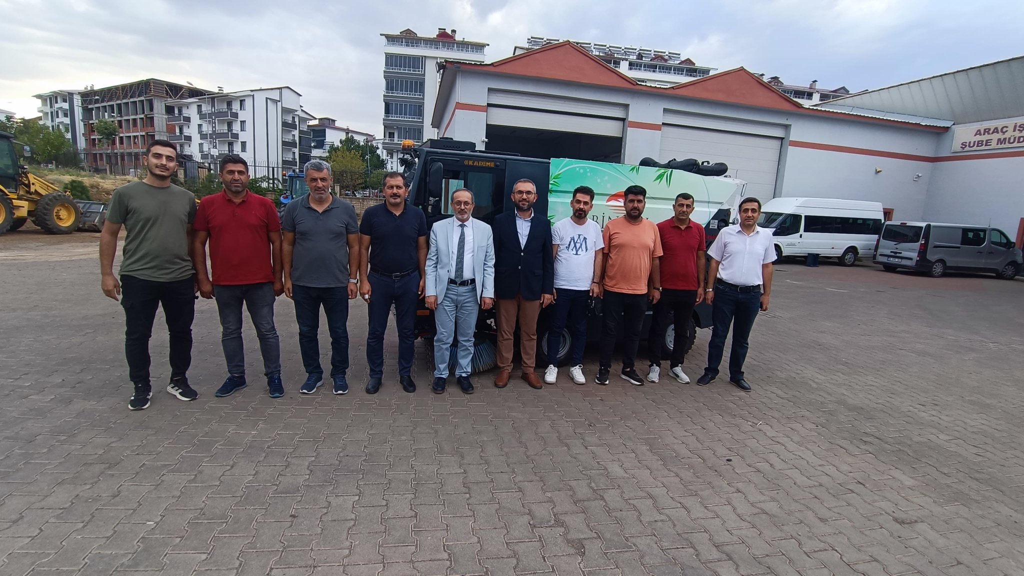 Üni̇versi̇teye Temi̇zli̇k Araci (2)