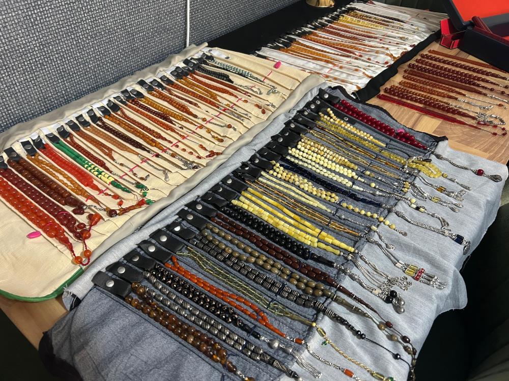 35 Yillik Tespi̇h Kolleksi̇yonunu Gazze İçi̇n Satişa Çikardi (2)