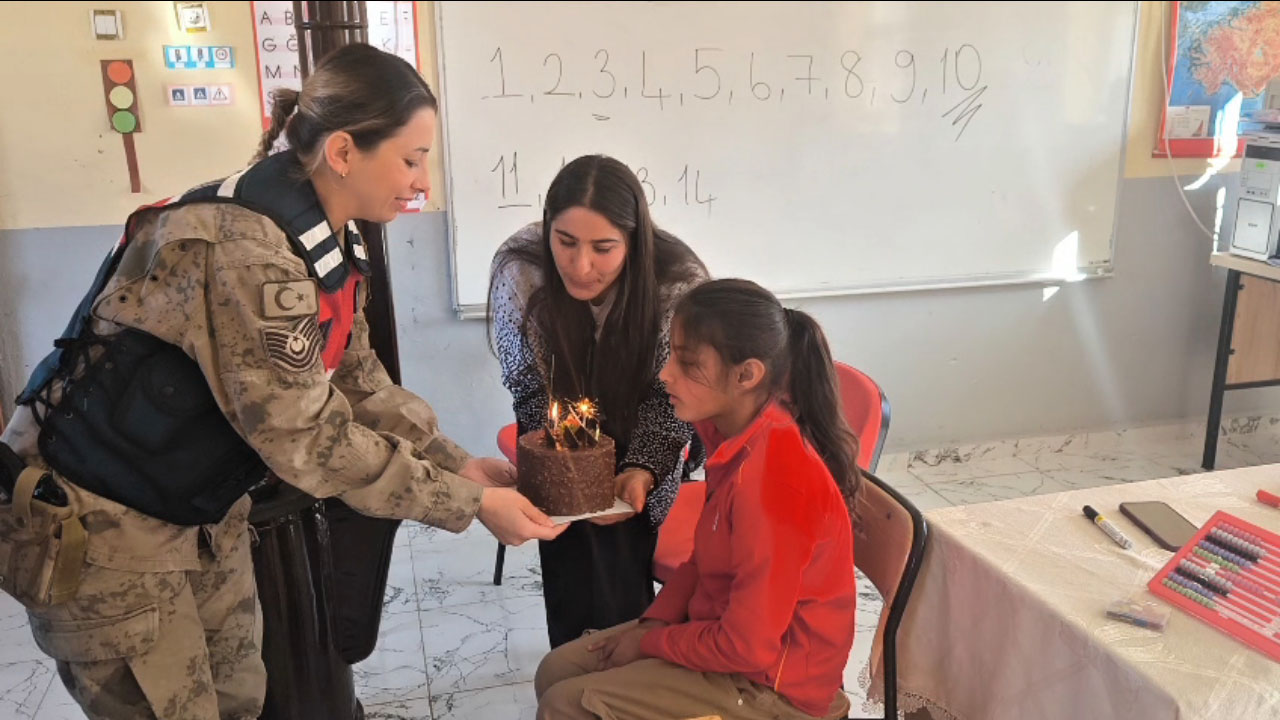 Jandarma Öğretmen1