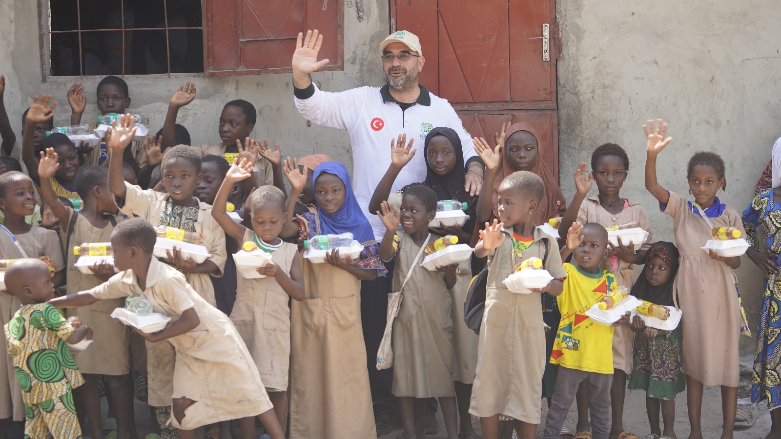 Bingöl Umut Kervanı’ndan Afrika Benin’e Yardım Eli (3)