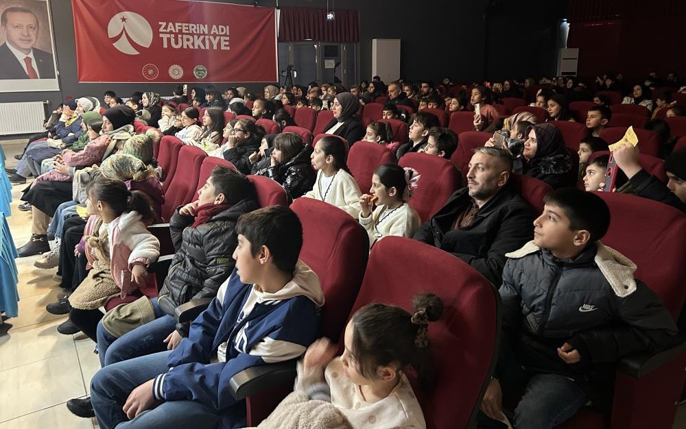 Karagöz Bilim Peşinde Oyunu Sahnelendi (1)