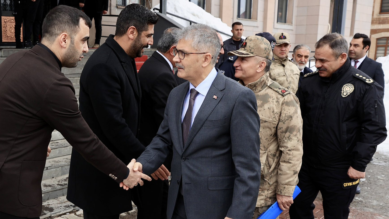 Vali Çelik Karlıovada1