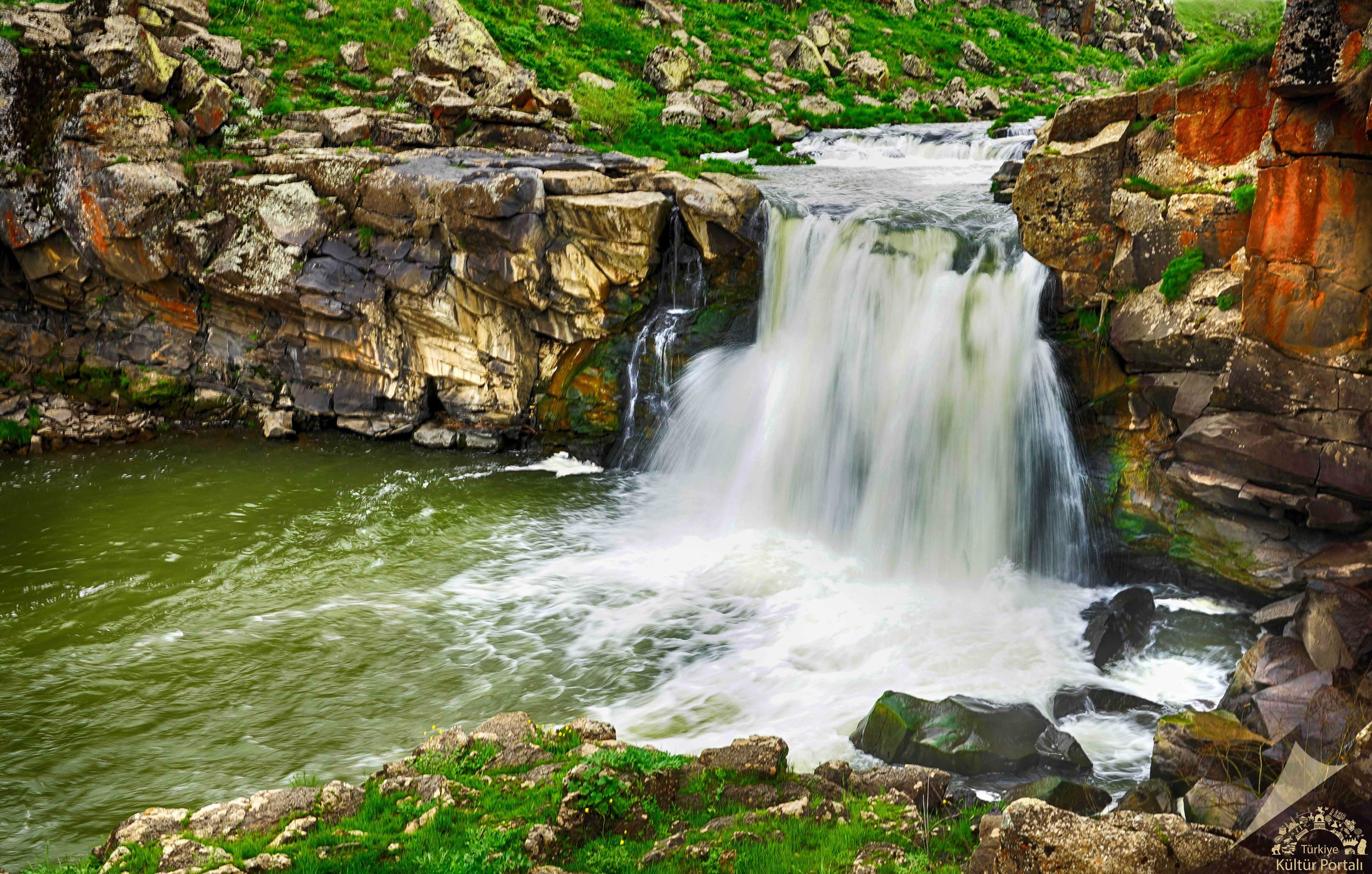 Karliova Catakkoyu Selalerinden