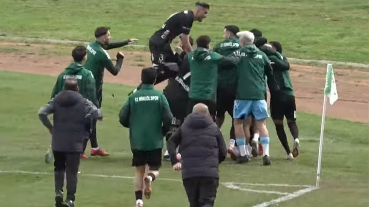 Şampi̇yonluk Sevi̇nci̇