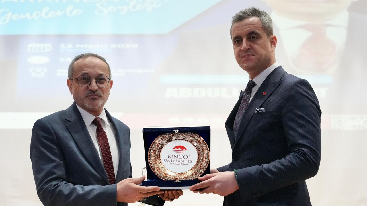 Üni̇versi̇tede Konferans1