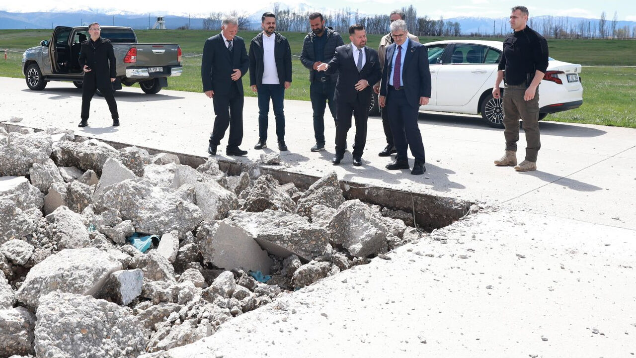 Vali̇ Çeli̇k İncelemelerde Bulundu2