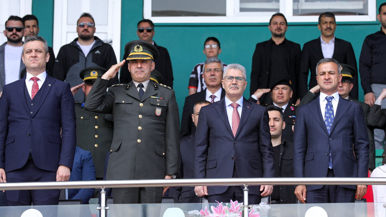 19 Mayıs2-1