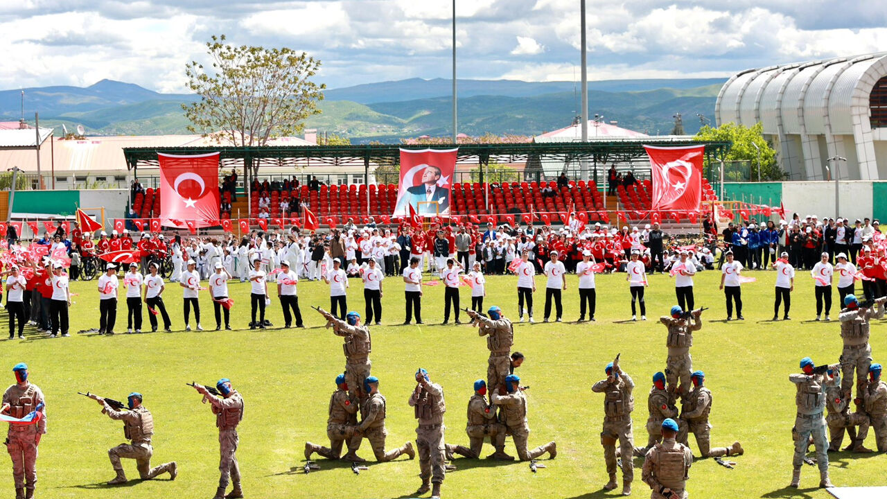 19 Mayıs3-1