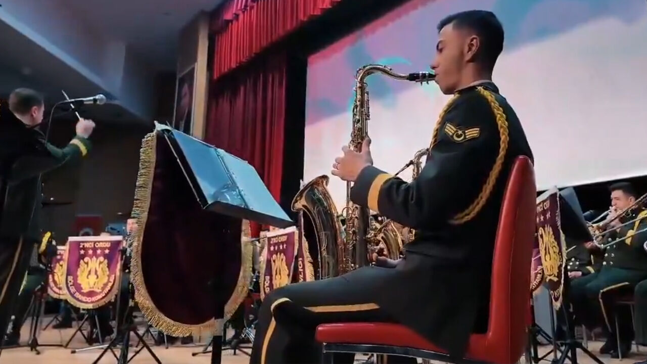 Müzi̇k Zi̇yafeti̇1
