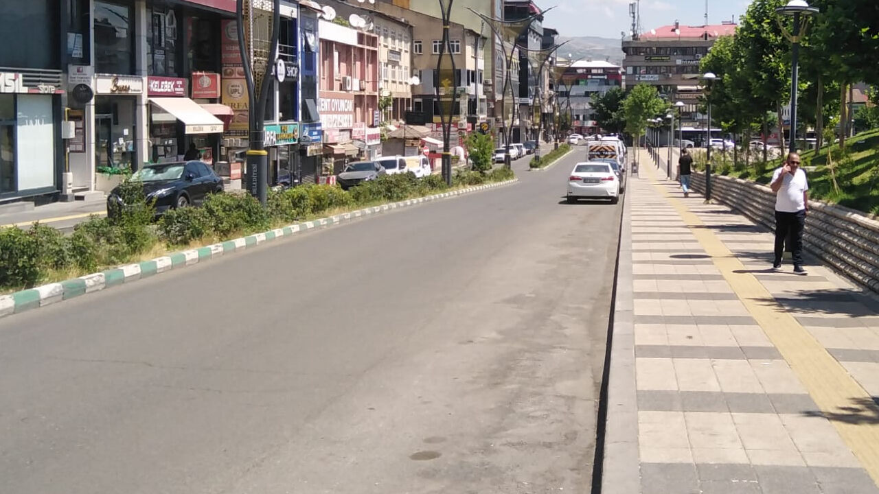 Cadde Sokaklar Boş Kaldi1