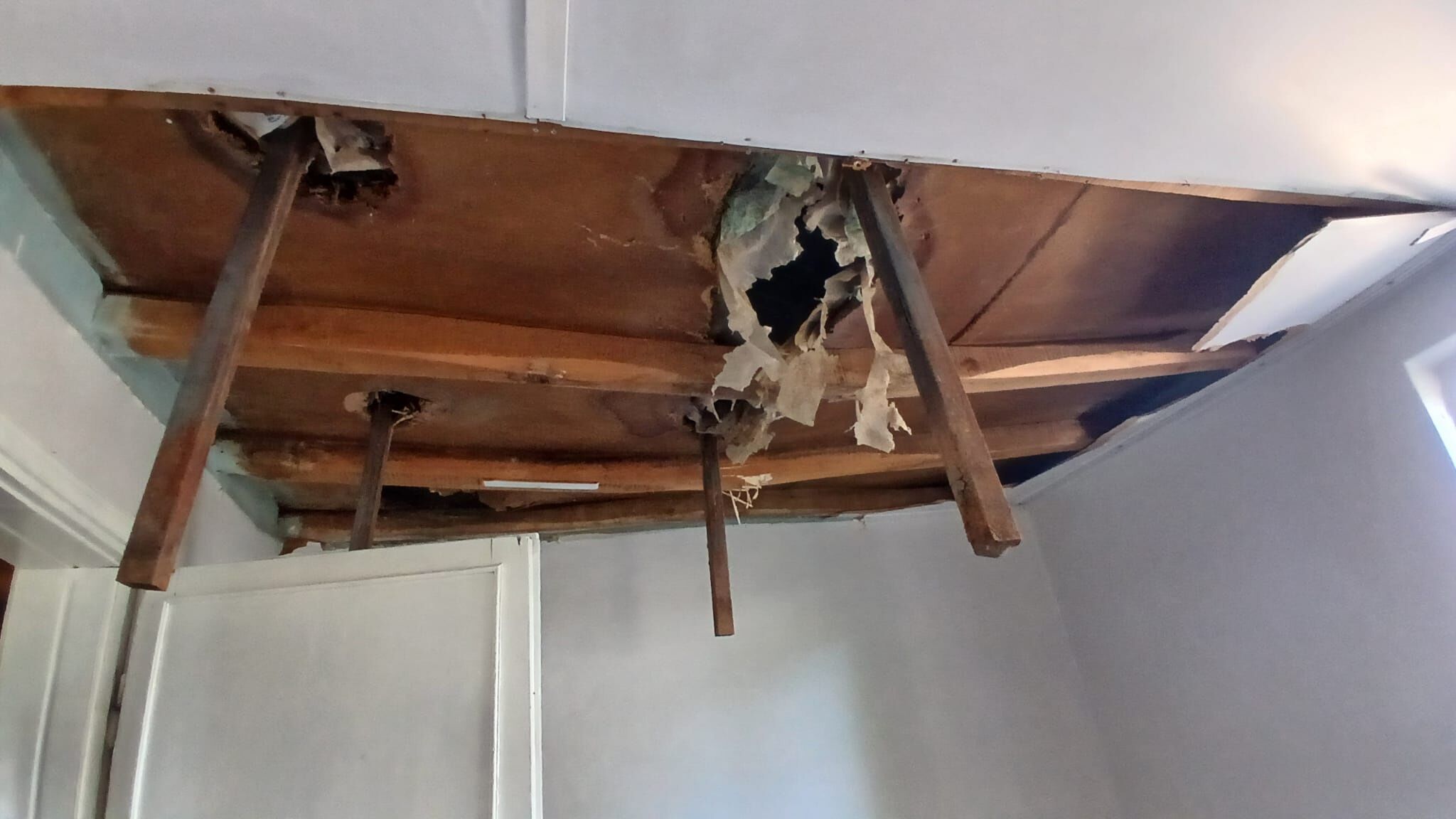 Garip Köyü Hasarlı Ev (2)