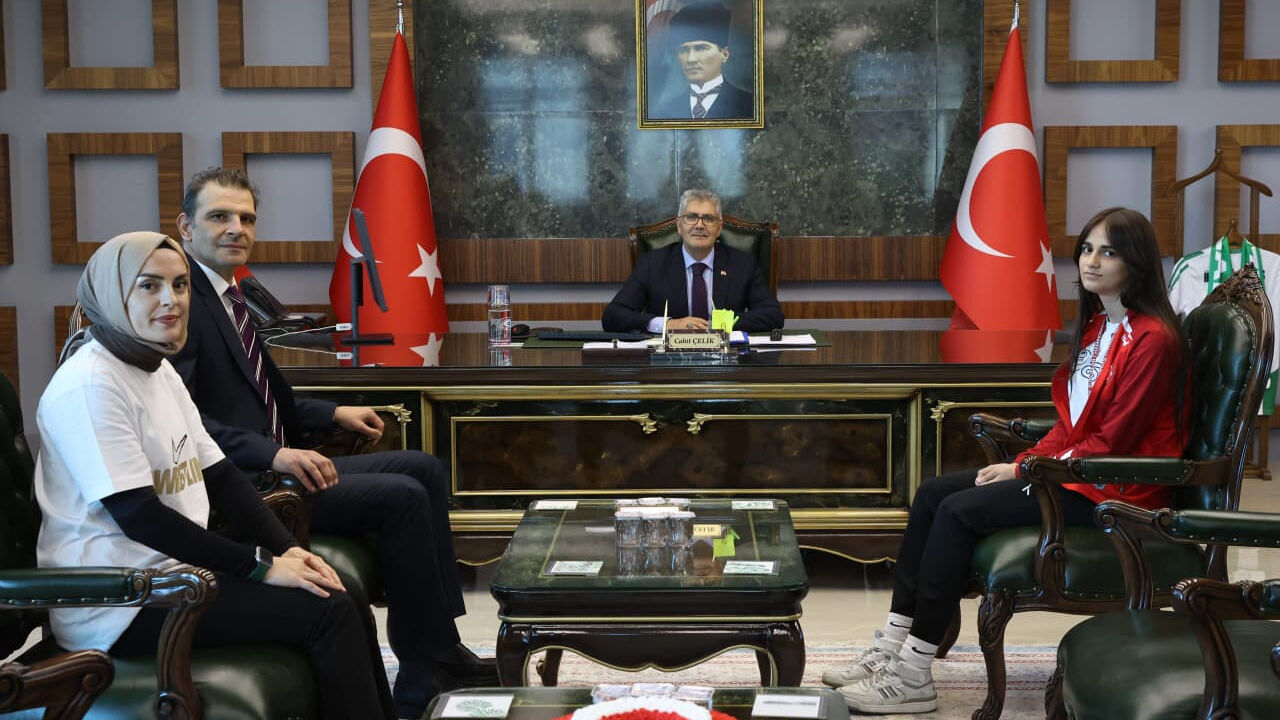 Vali̇ Çeli̇k Güreş1