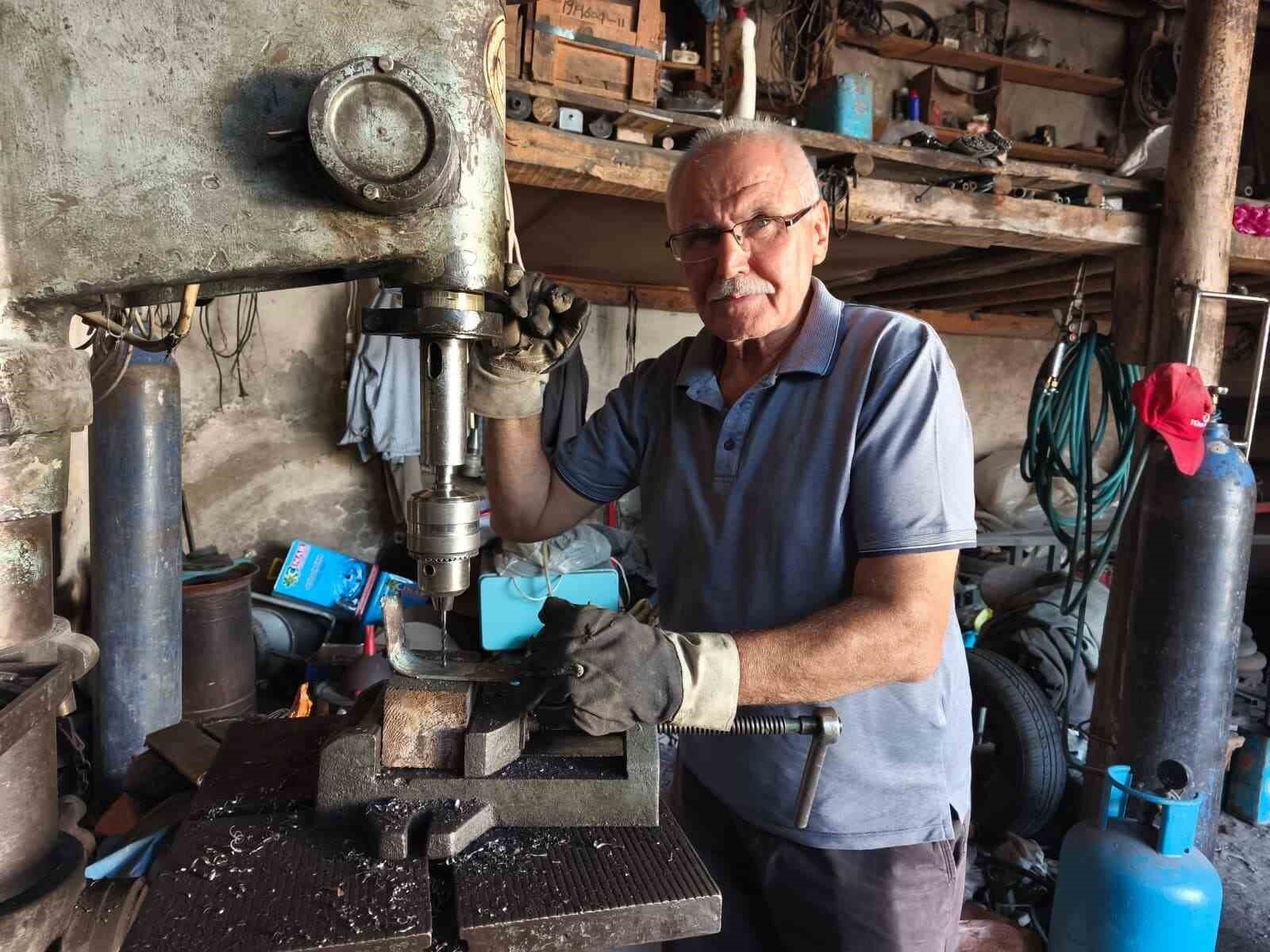 50 Yıllık Demir Ustası Mesleğini Yaşatıyor