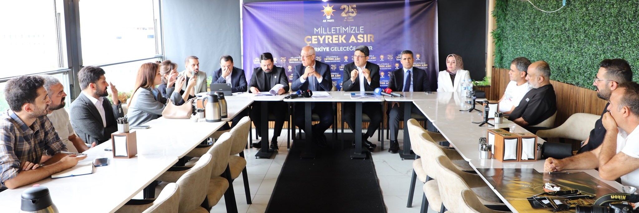 Ak Parti Milletvekilleri Toplantı (1)