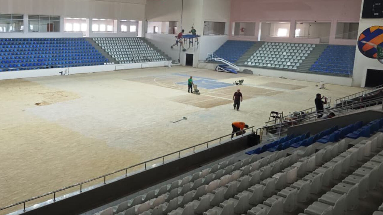 Karşiyaka Spor Salonu Zemi̇n