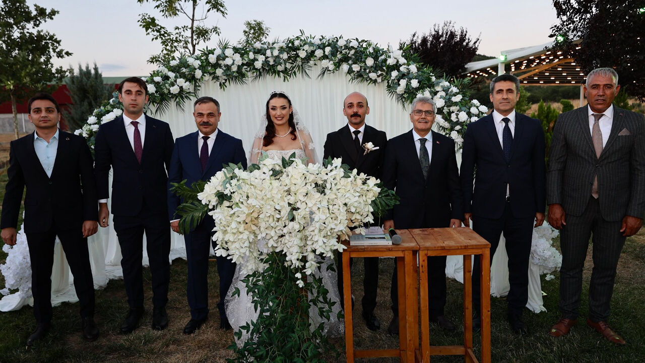 Vali̇ Yardimcisi Düğün2
