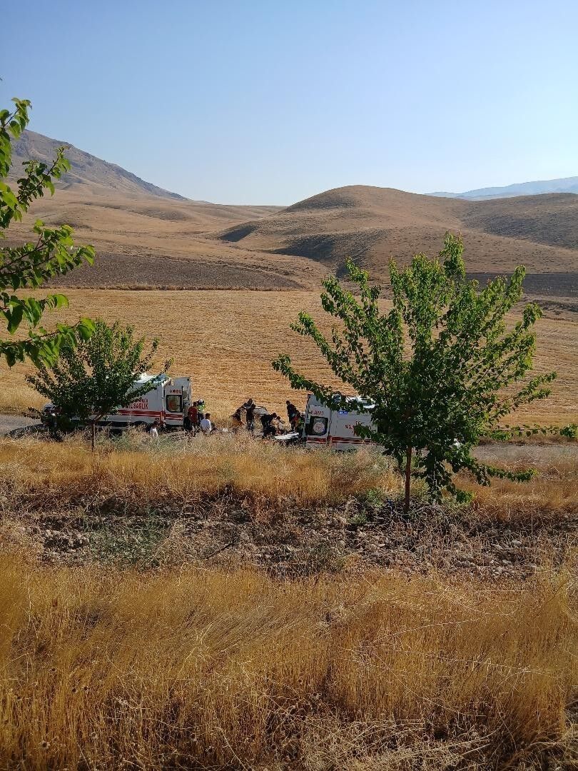 Elazığ’da Pikap ile Otomobil Çarpıştı: 2 Ölü, 4 Ağır Yaralı