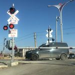 Elazığ’da Hemzemin Geçitte Tehlikeli Anlar Kamerada
