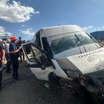 Minibüs, Kapağı Açık Bırakılan Rögar Çukuruna Düştü: 6 Yaralı