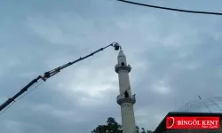 Yıldırım Minarede Hasar Bıraktı