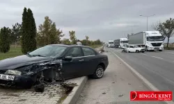 Feci kaza! 2 otomobil kullanılmaz hale geldi!