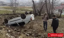 Karlıova’da Kaza! Kontrolden Çıkan Araç Takla Attı!