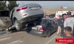 Mardin'de İki Araç Üst Üste Çarpıştı: İlginç Kaza Meydana Geldi!