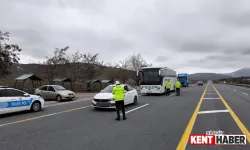 Bingöl'de Bayram Öncesi Trafik Denetimi: Radar, Emniyet Kemerleri ve Asayiş Uygulamaları Hız Kesmiyor!