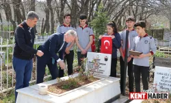 Çanakkale Şehitliği'ndeki Toprağı Bingöl Şehitliği'yle Buluşturdular