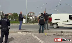 Malatya'da Otomobil Kaldırımda Yürüyenlerin Arasına Daldı: 1 Yaralı