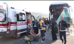 Yolcu otobüsü kamyonetle çarpıştı:  3’ü Ağır 17 Yaralı