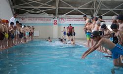 Bingöl’de 111 Öğrenci Yüzme Öğreniyor