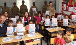 Bingöl'de Jandarma, Öğrencilerin Okul Heyecanına Ortak Oldu