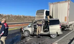 Şanlıurfa’da Hafif Ticari Araç ile TIR Çarpıştı: 1 Ölü, 1 Yaralı