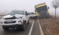 2 Saatte 2 Büyük Zincirleme Kaza: 13 Araç Çarpıştı, 7 Yaralı