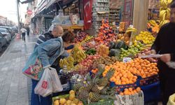 Hamilelere Özel Singapur Meyveleri Tezgâhlarda