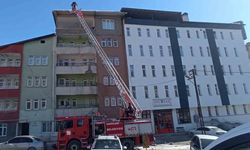 Hakkari’de tehlike saçan buzlar temizlendi