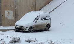 Yüksekova’da kar yağışı başladı