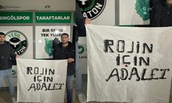 12Bingölspor Taraftarları "Rojin İçin Adalet" Pankartı Açtı