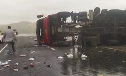 Van-Hakkari Karayolunda Tır Kazası: 2 Kişi Yaralandı