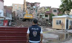Diyarbakır'da Ağır Hasarlı Binaların Yıkımı Sürüyor