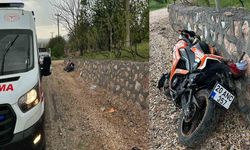 Motosiklet, Kayganlaşan Yolda Kaza Yaptı: 1 Yaralı