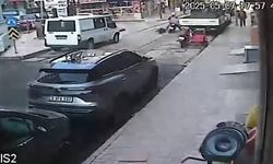 Yolun Karşısına Geçerken Dengesini Yitiren Yayaya Motosiklet Çarptı!