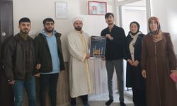 Üniversite Öğrencileri, Camilerin Temizliğine Dikkat Çekti