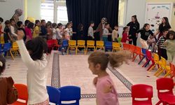 Üniversite Öğrencisinden Minikler İçin Renkli Etkinlik