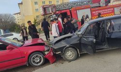 Van'da 2 Otomobil Çarpıştı: 1 Yaralı