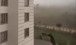 Bingöl’de Fırtınada Çatıdan Kopan Parça Çocuğun Üzerine Düştü
