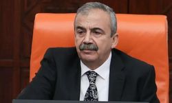 DEM Parti Genç İlçe Örgütü'nde Sırrı Süreyya Önder İçin Taziye Kabulü